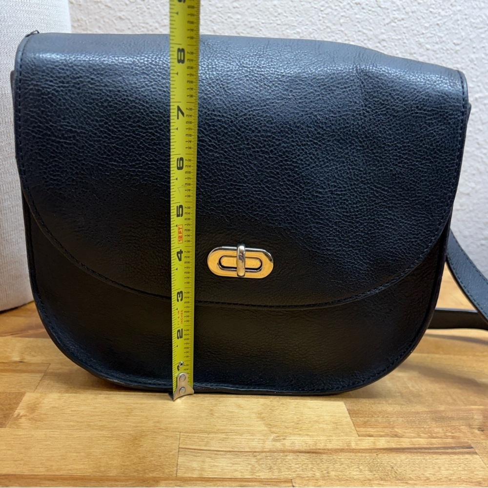 Lo & Sons The Claremont Black Leather Crossbody Camera Bag Gold Turn-Lock - Picture 7 of 9